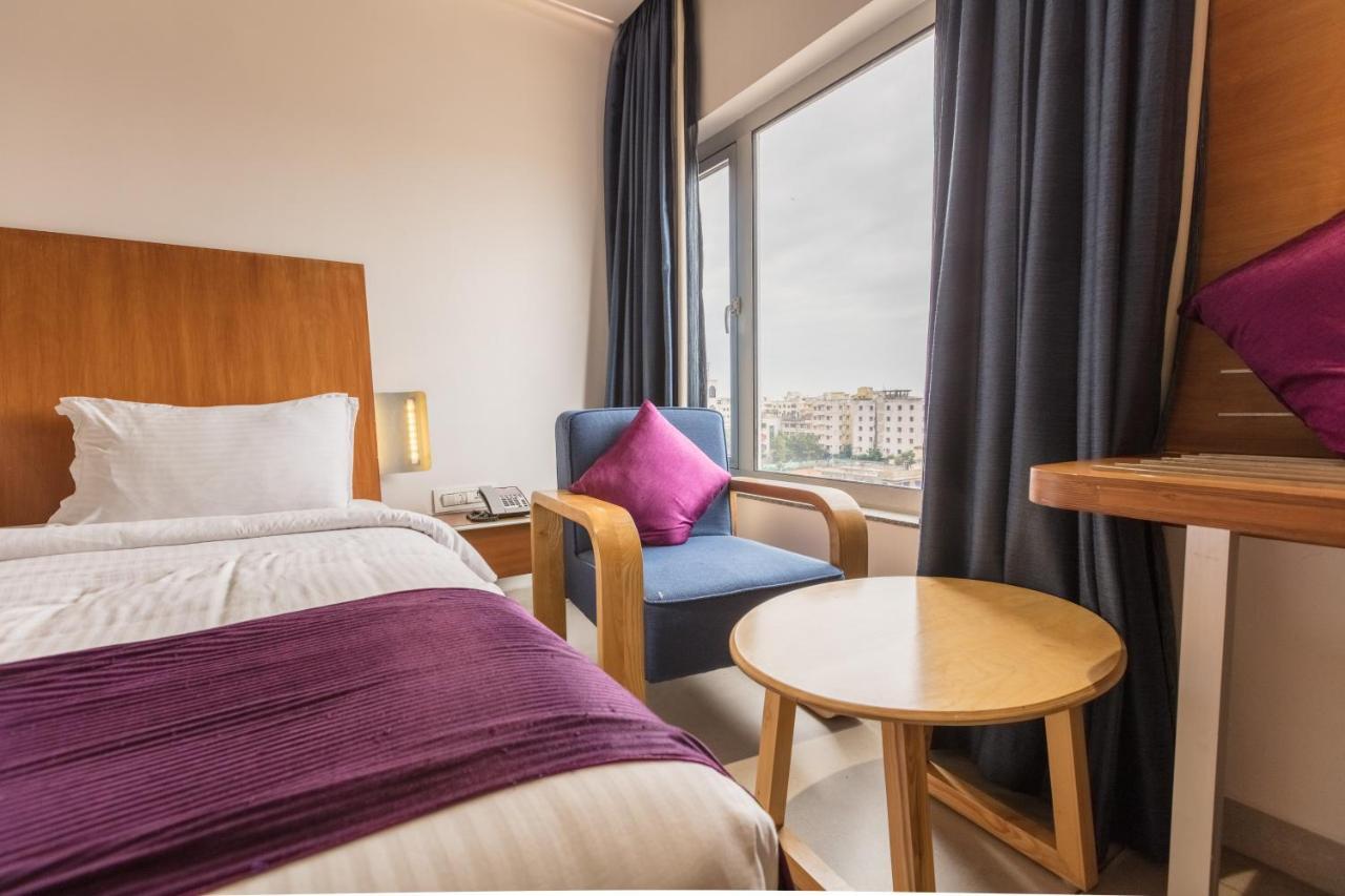 Hotel Aira Виджаявада Экстерьер фото