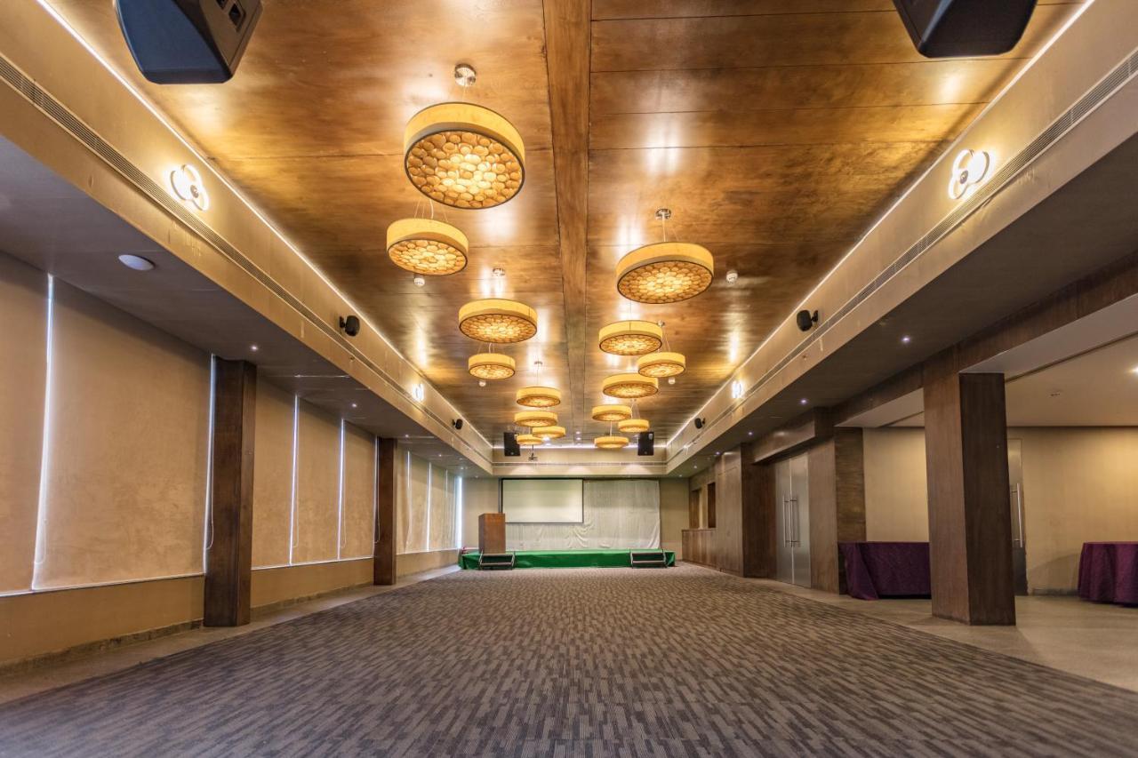 Hotel Aira Виджаявада Экстерьер фото
